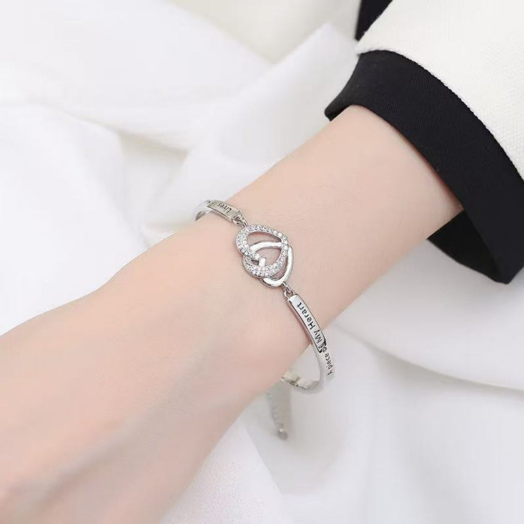 Heavenly Grace pulseira feminina com corações cravejados em zircônia