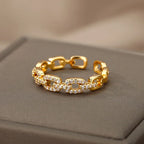 Valén – Elegant Twist Chain Ring with Sparkling Zircon