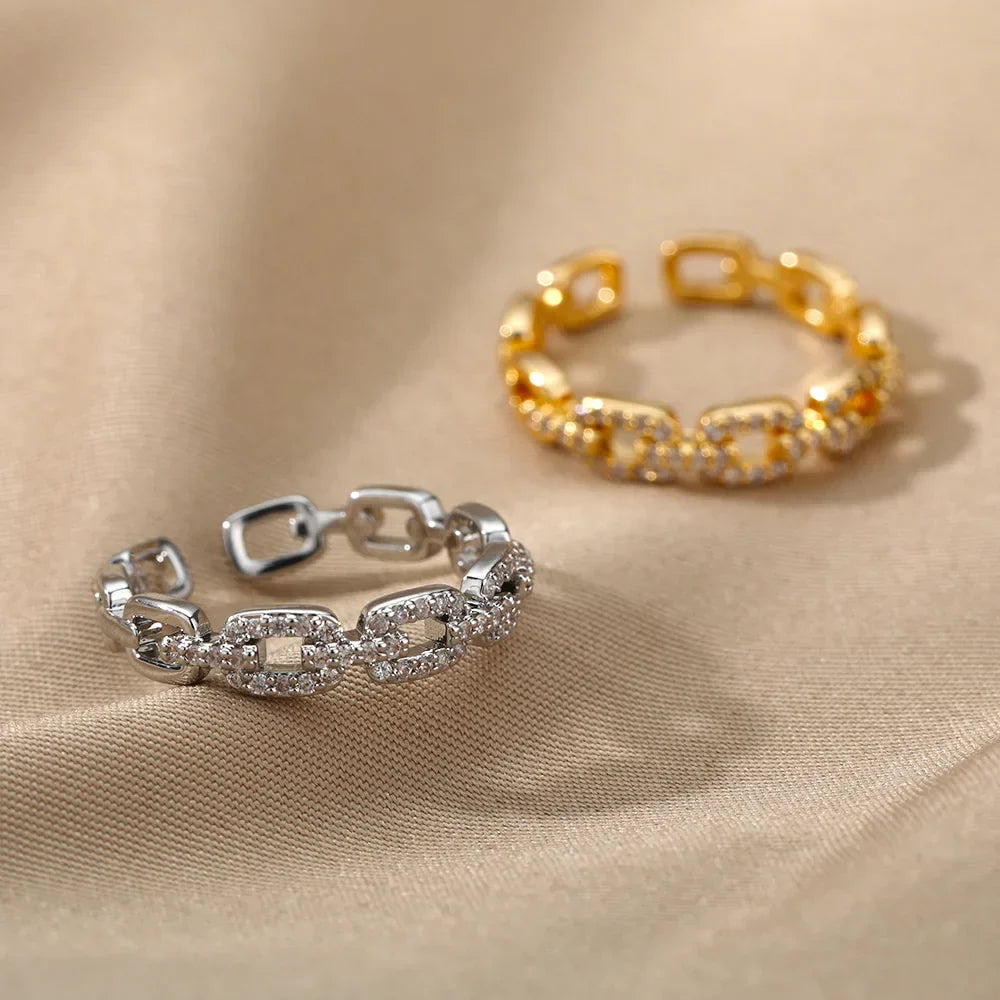 Valén – Elegant Twist Chain Ring with Sparkling Zircon