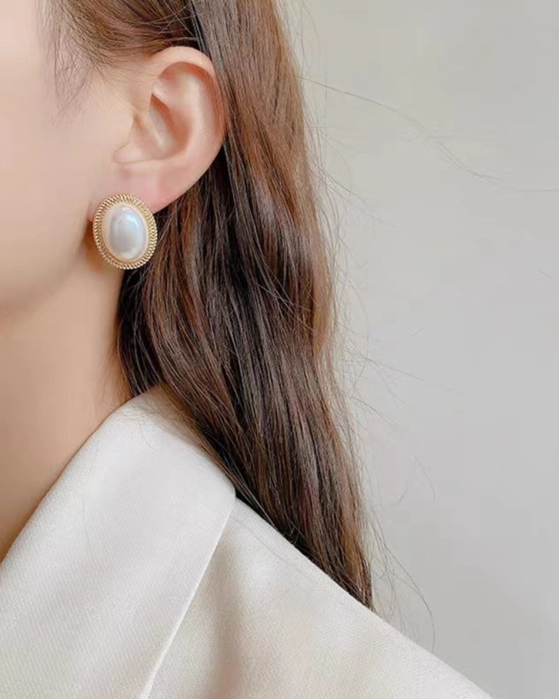 Radiance Oval Pearl Studs - Old Money