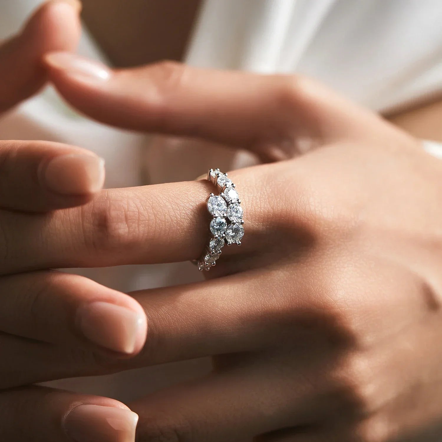 Valén – Infinite Brilliance in a Timeless Eternity Design
