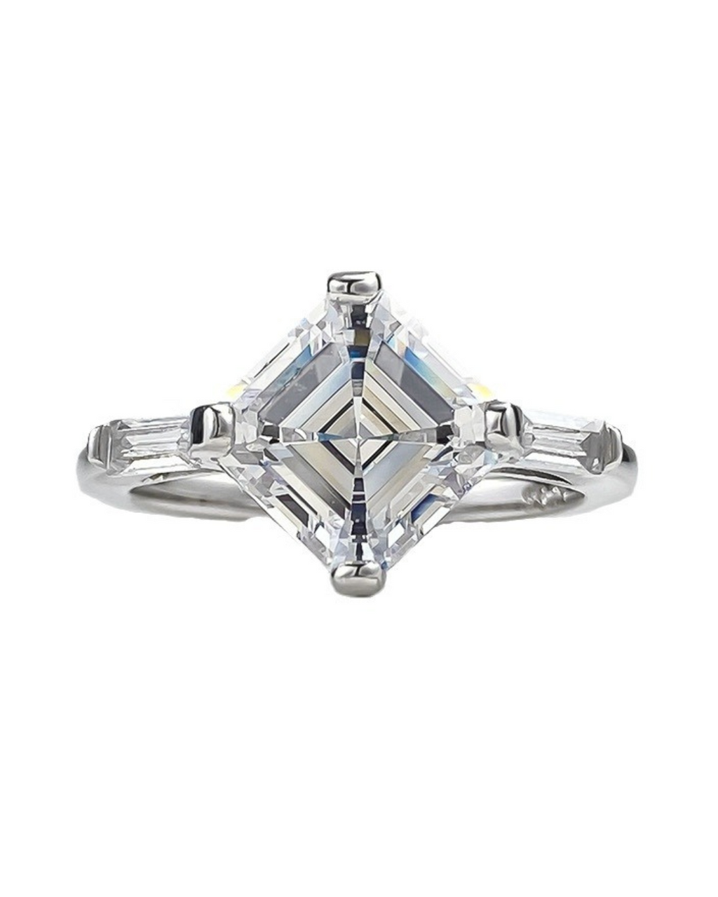 Clarya Ring – Anel em Prata 925 com pedra lapidada estilo Princess e laterais com cravação baguette